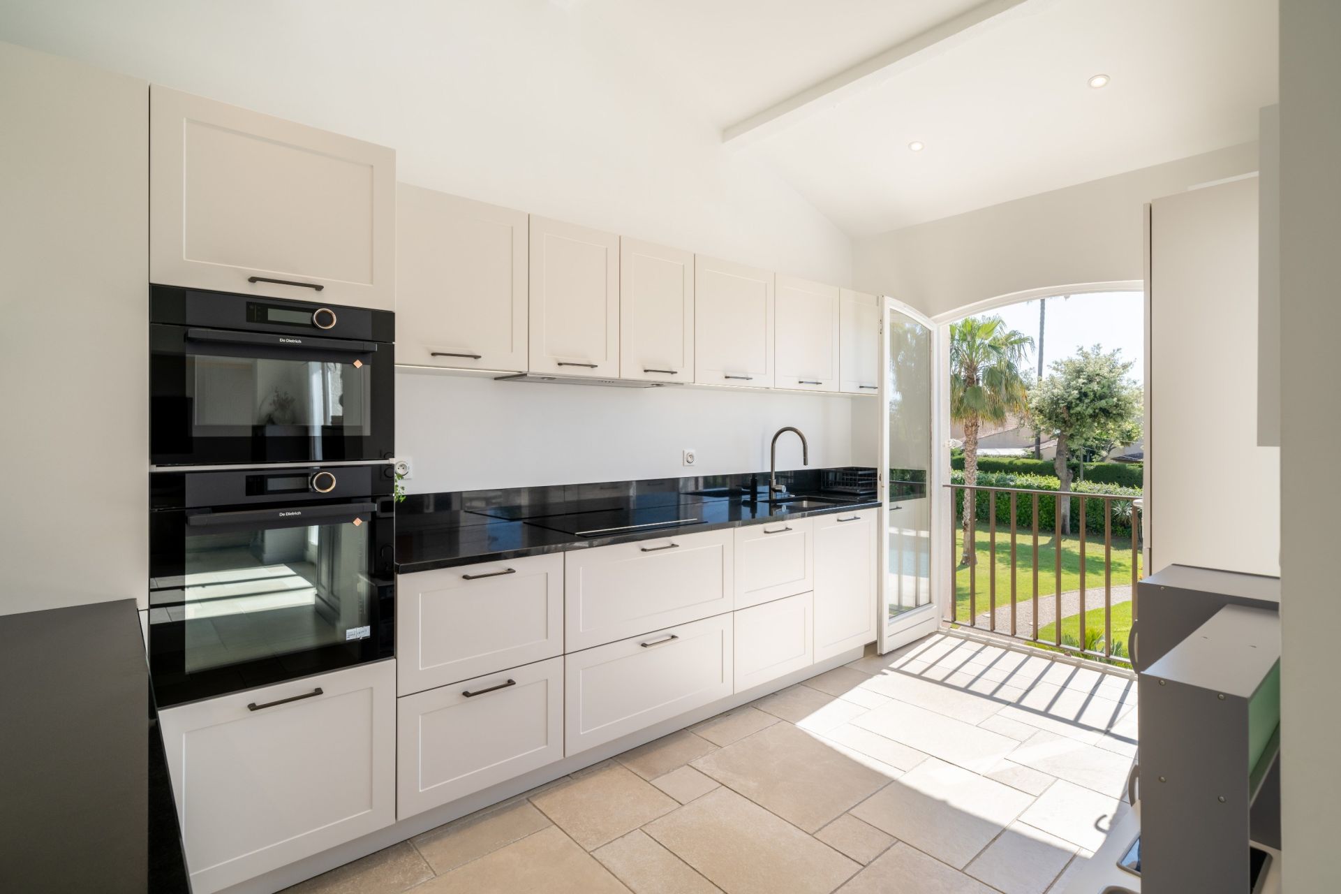 bastide 5 Rooms for sale on LE GOLFE JUAN (06220)