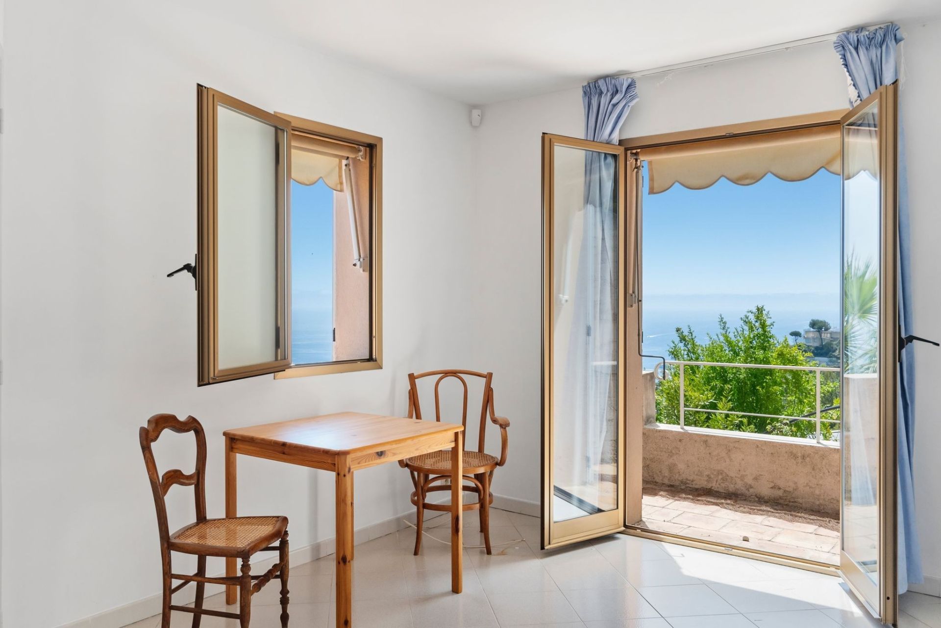 provencal house 11 Rooms for sale on ROQUEBRUNE CAP MARTIN (06190)