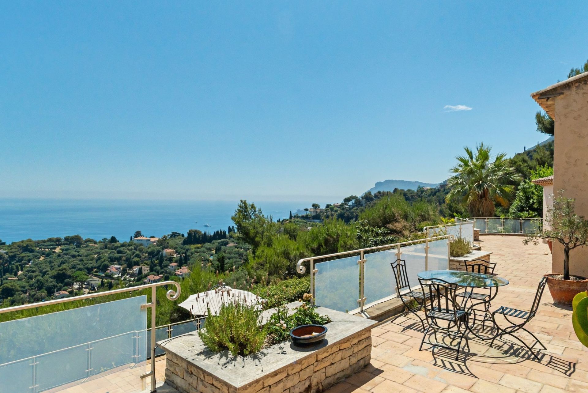 provencal house 11 Rooms for sale on ROQUEBRUNE CAP MARTIN (06190)
