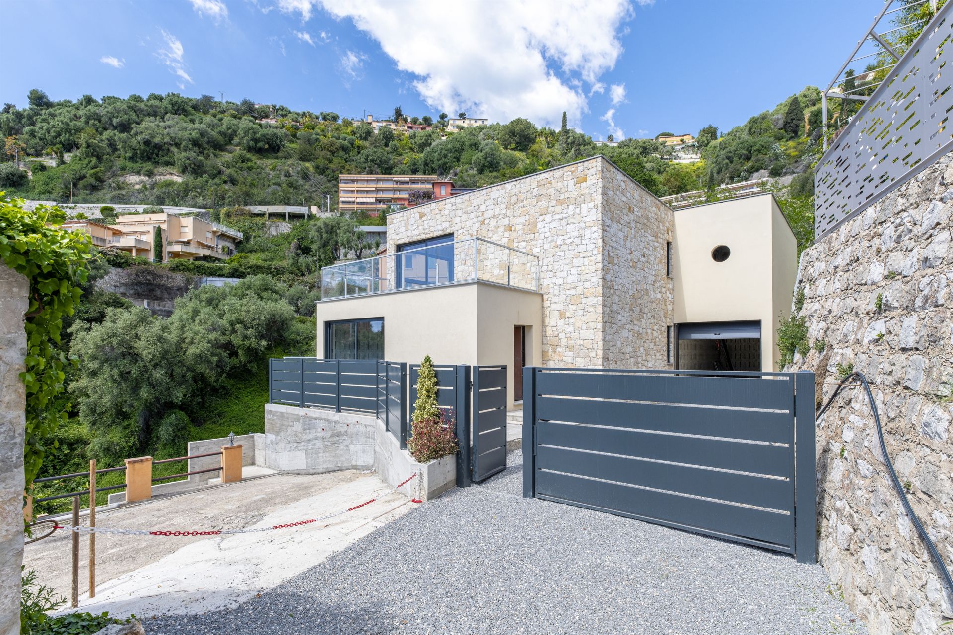 maison contemporaine 5 Pièces en vente sur MENTON (06500)