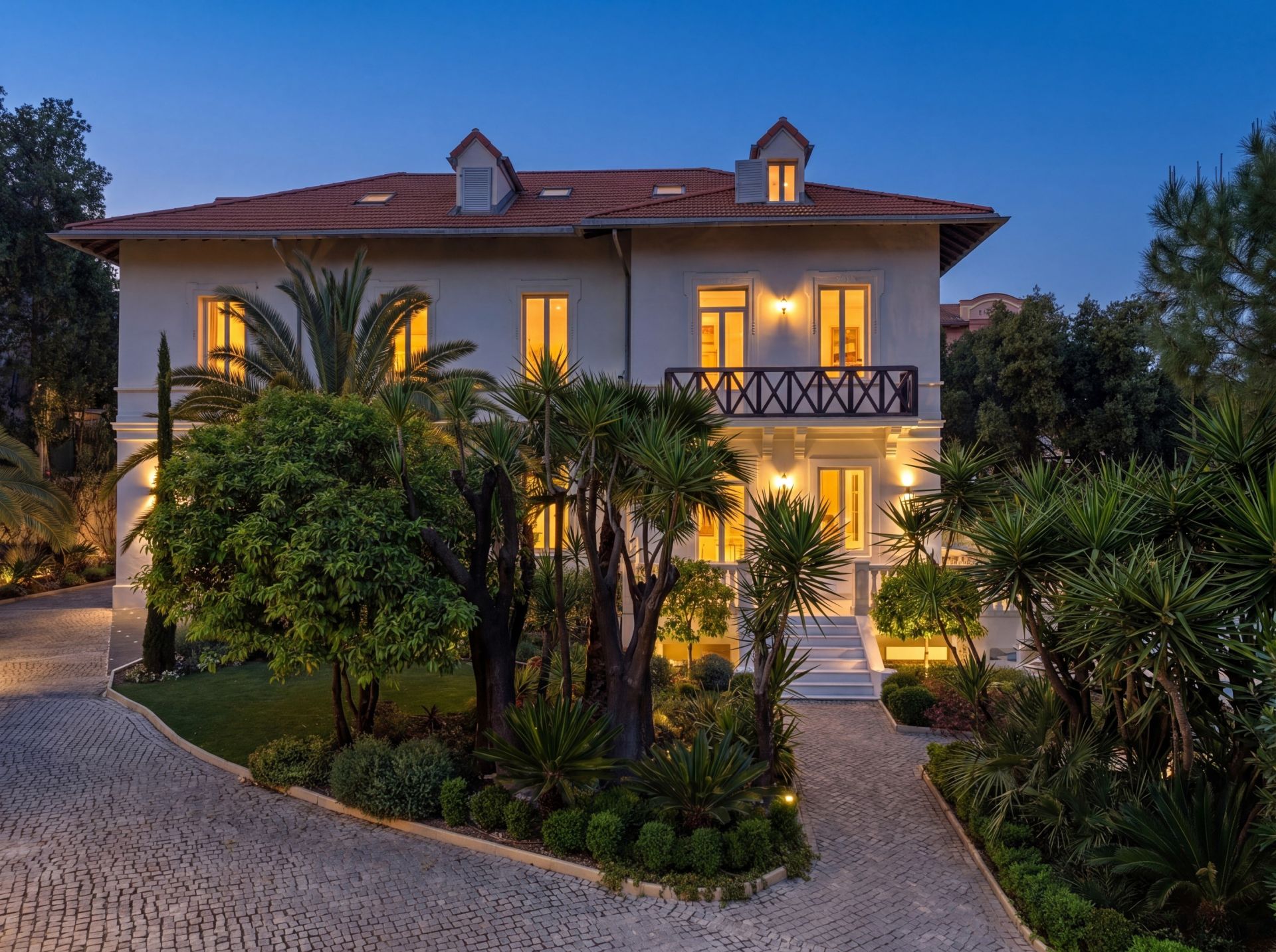 villa 18 Rooms for sale on CANNES (06400)