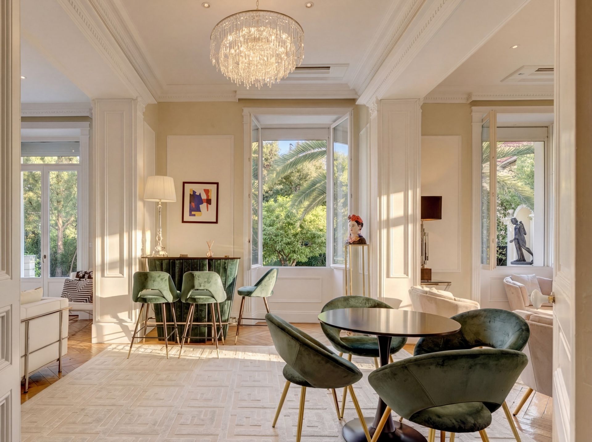 villa 18 Rooms for sale on CANNES (06400)