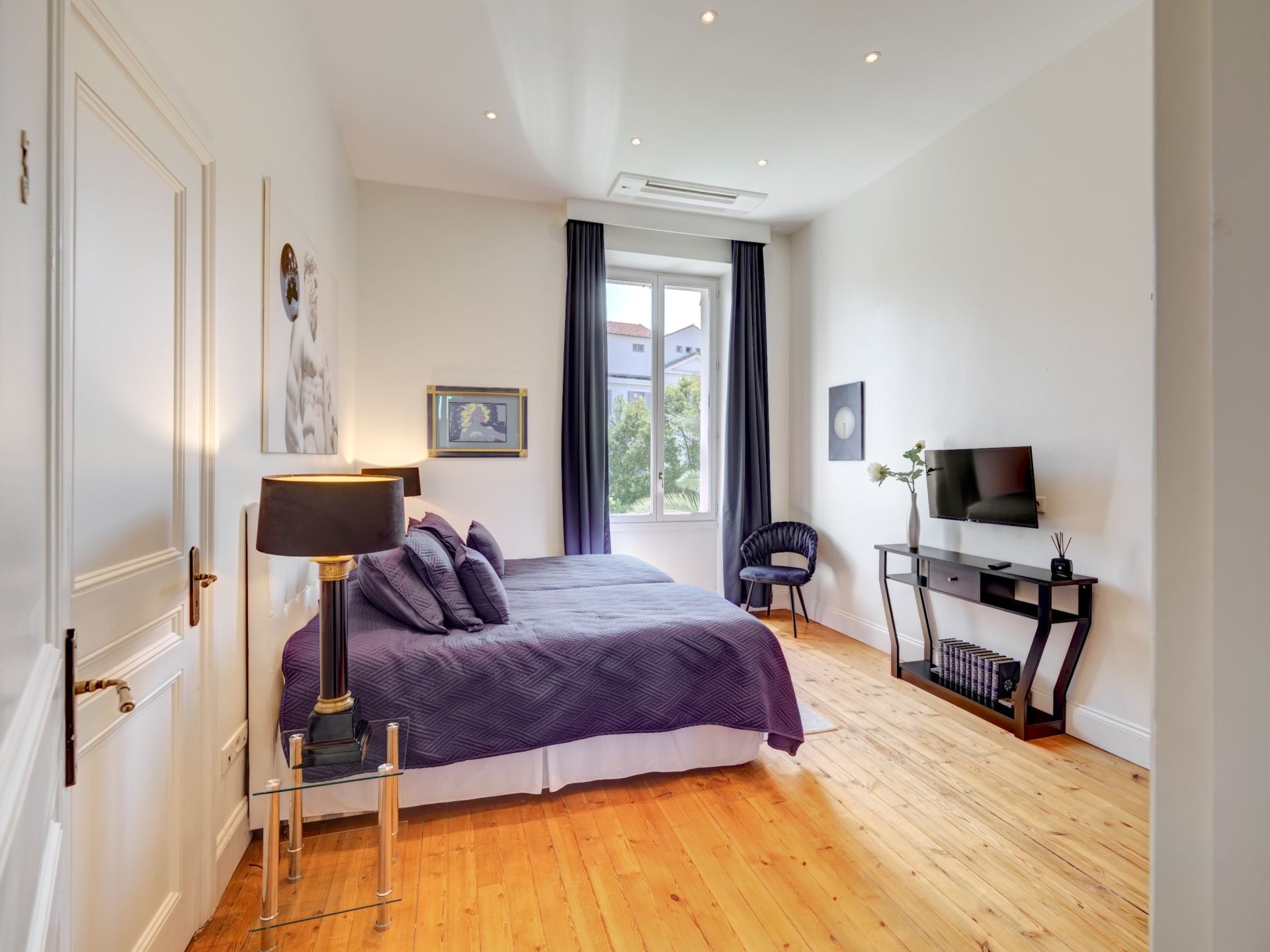 villa 18 Rooms for sale on CANNES (06400)