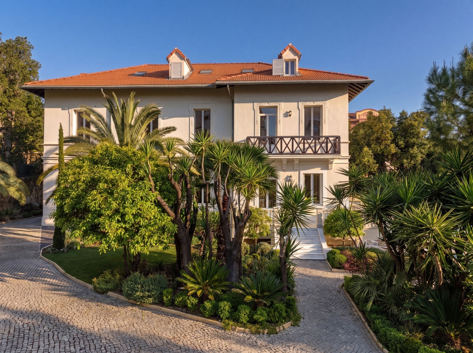 villa 18 Rooms for sale on CANNES (06400)