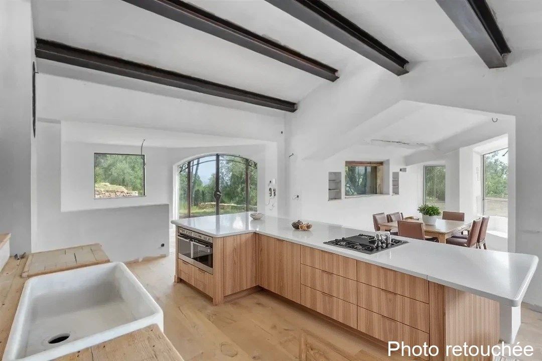 maison provençale 6 Pièces en vente sur TOURRETTES (83440)