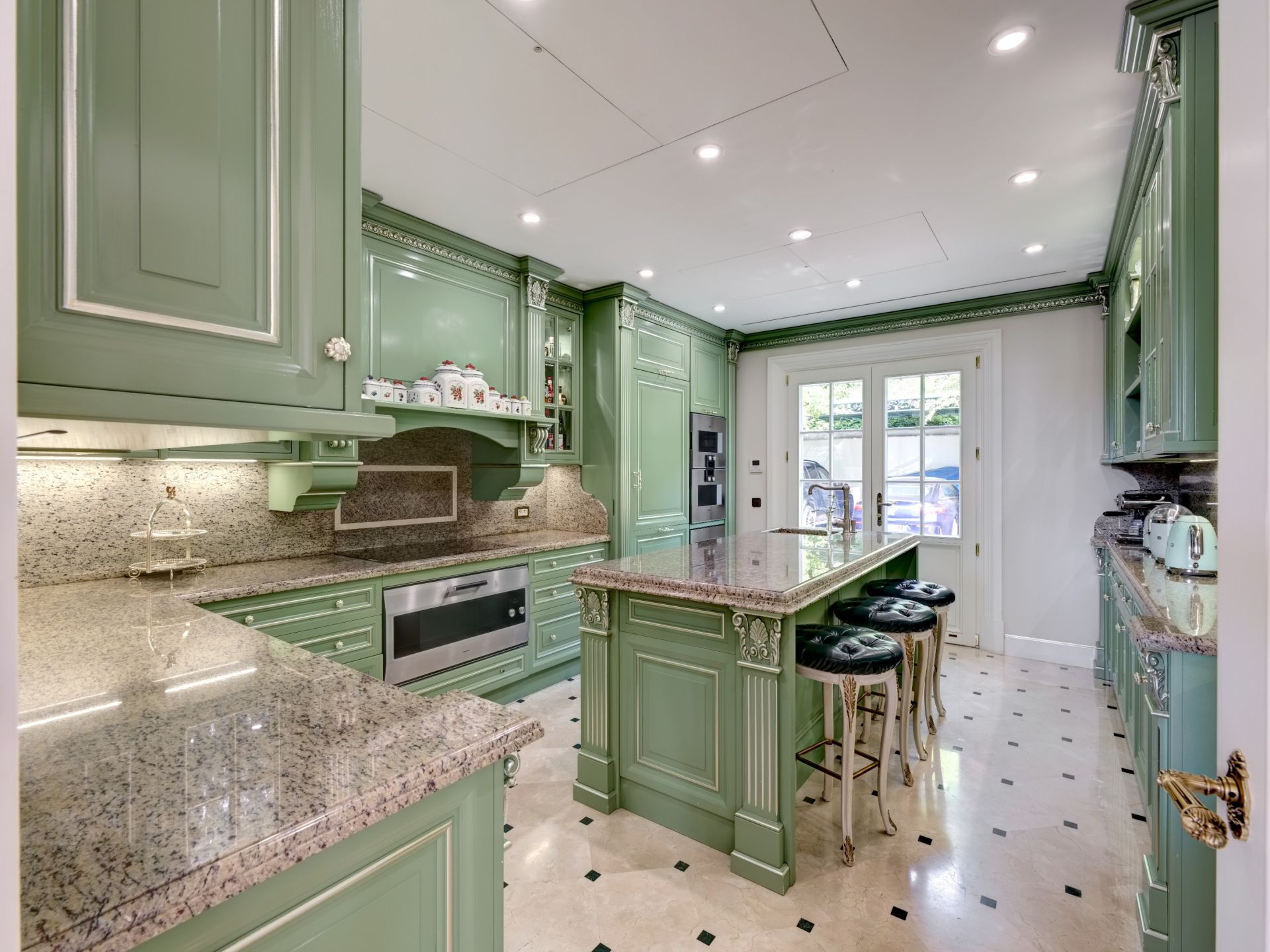 villa 12 Rooms for sale on LE GOLFE JUAN (06220)