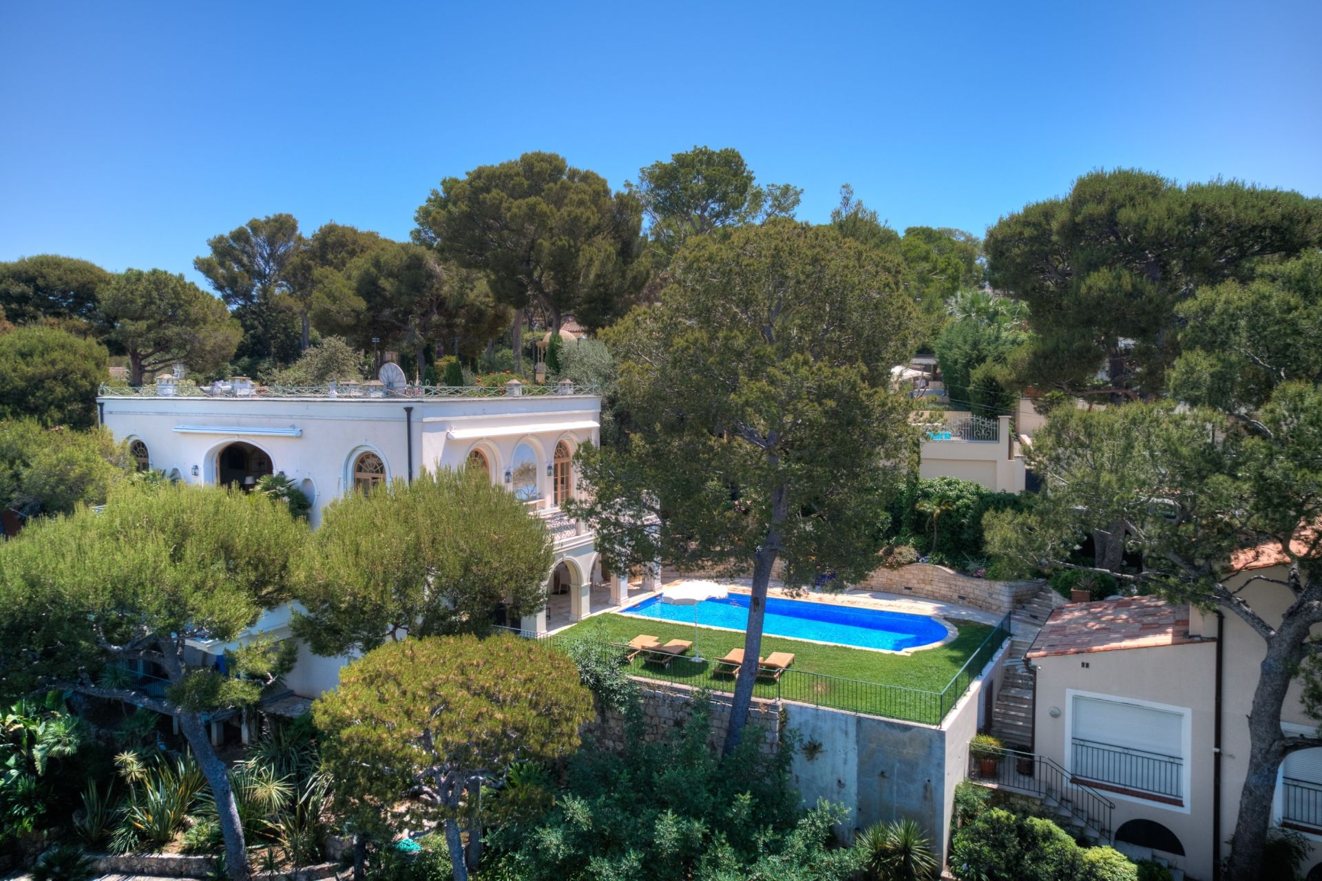 villa 12 Rooms for sale on ST JEAN CAP FERRAT (06230)