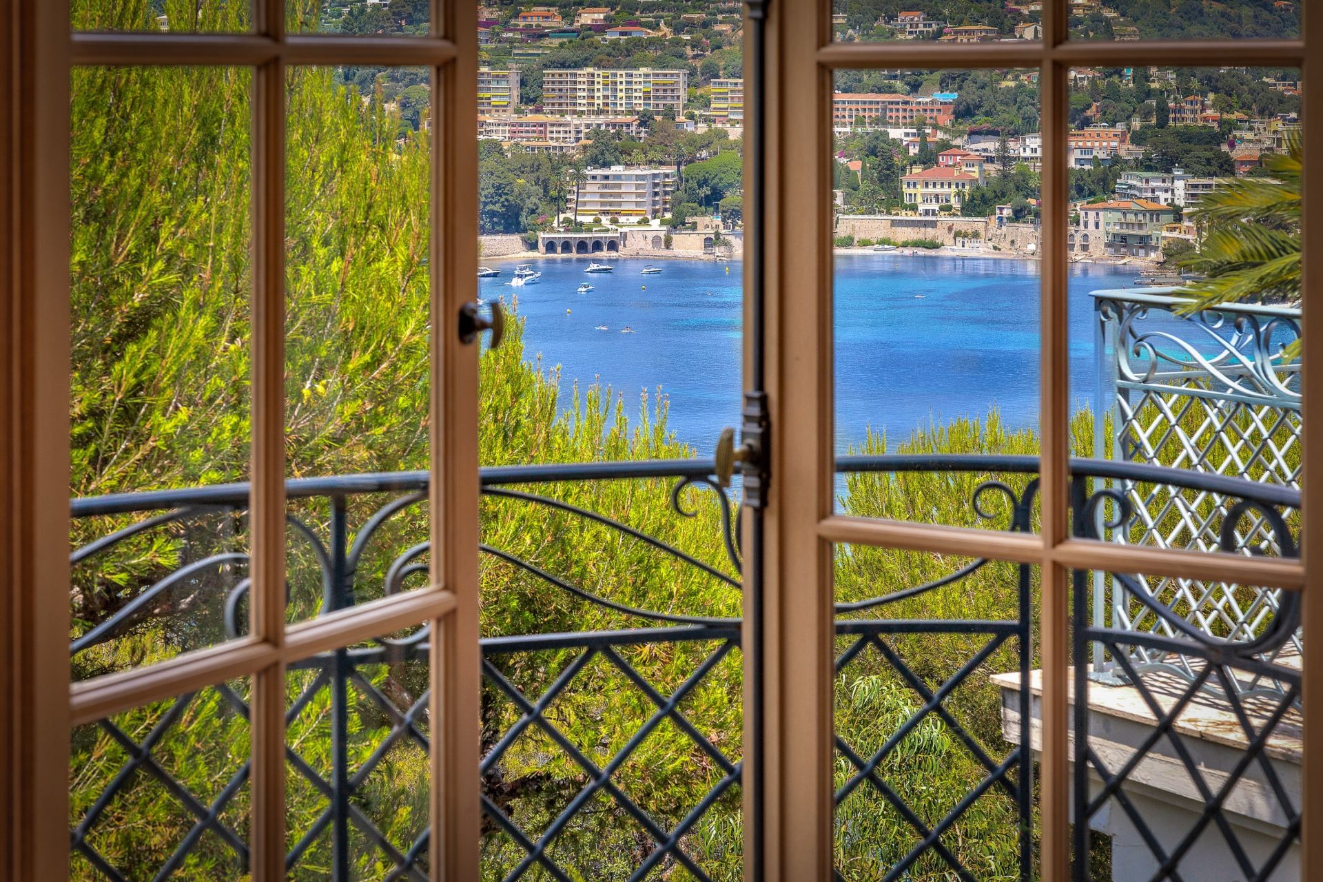 villa 12 Rooms for sale on ST JEAN CAP FERRAT (06230)