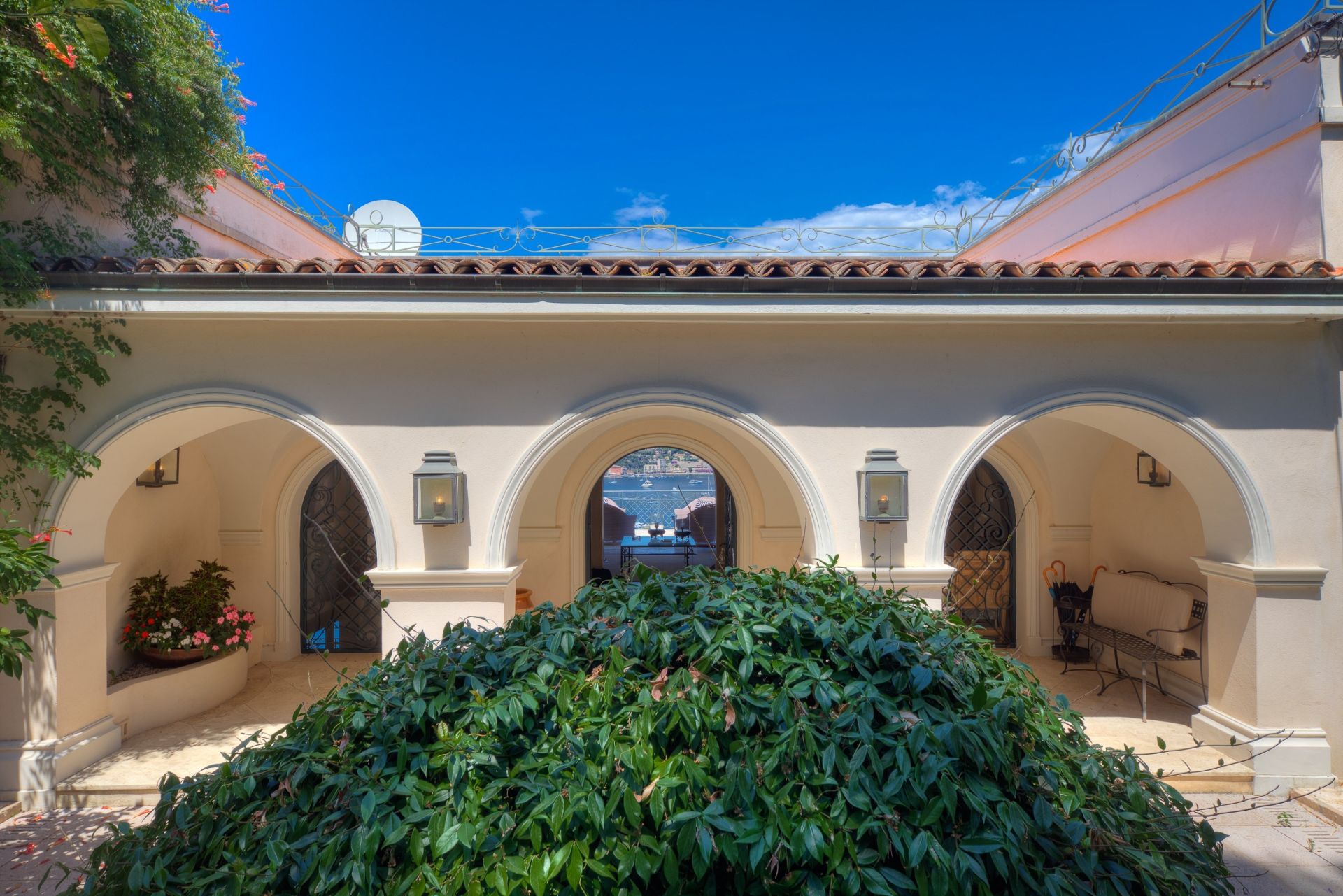 villa 12 Rooms for sale on ST JEAN CAP FERRAT (06230)