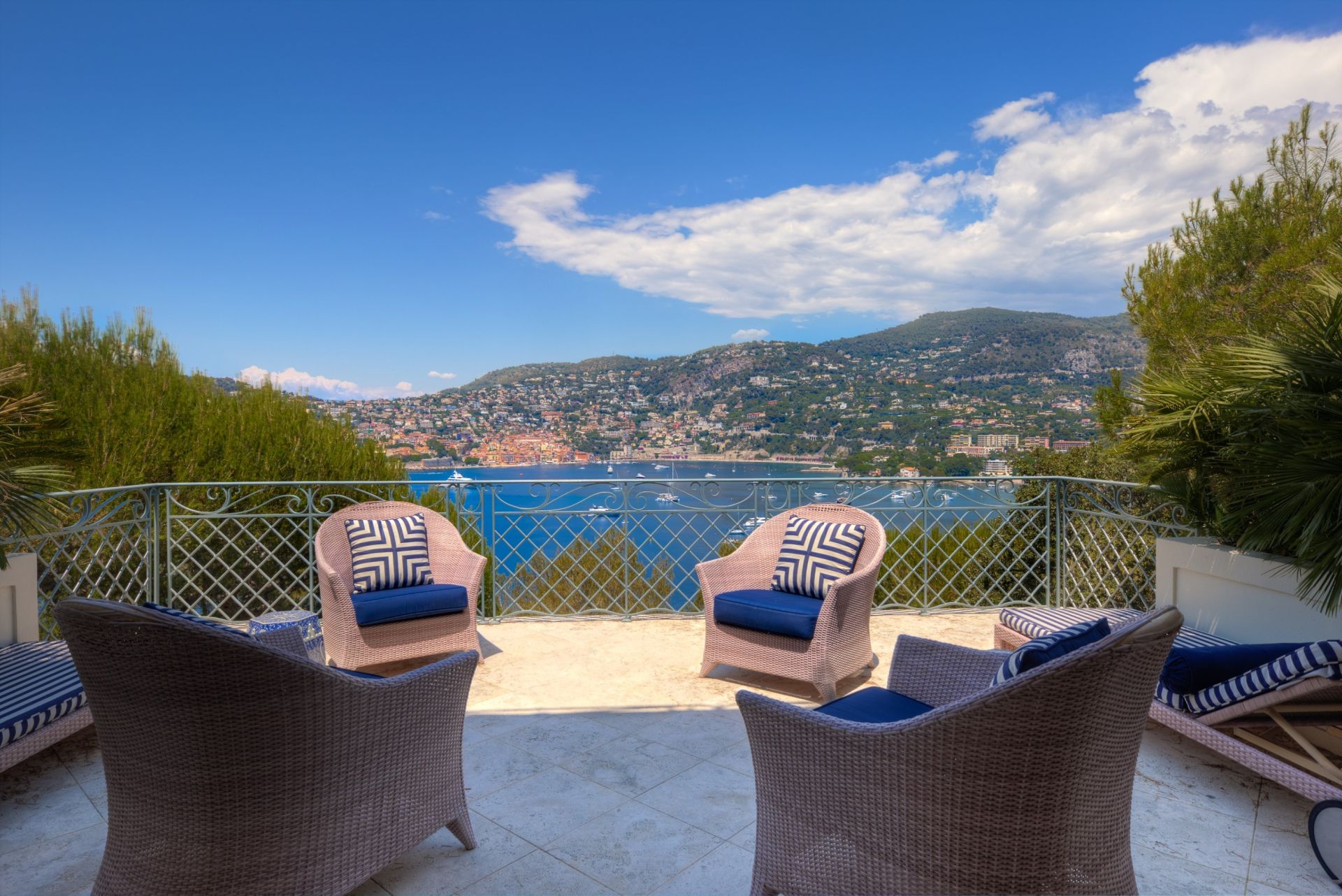 villa 12 Rooms for sale on ST JEAN CAP FERRAT (06230)