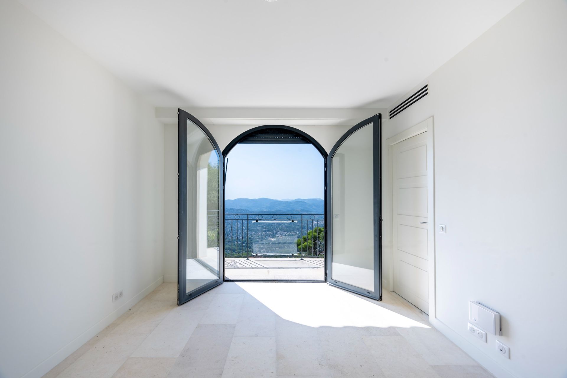 villa 6 Pièces en vente sur SPERACEDES (06530)