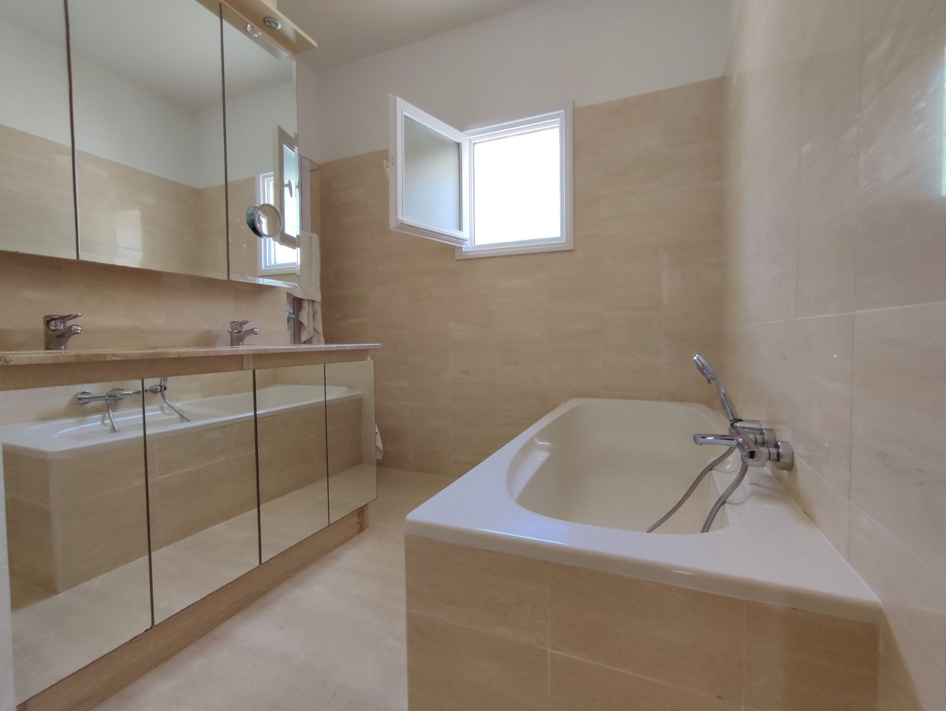 villa 7 Pièces en vente sur ANTHEOR (83530)