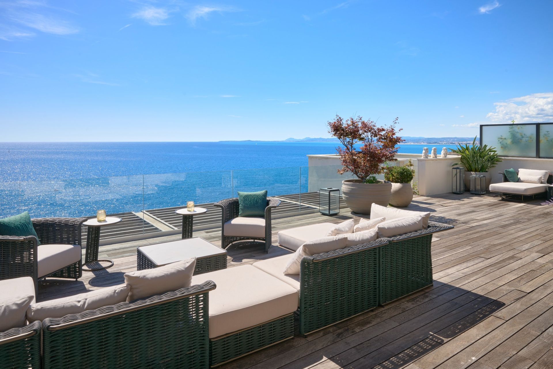 contemporary house 6 Rooms for sale on NICE (06000)
