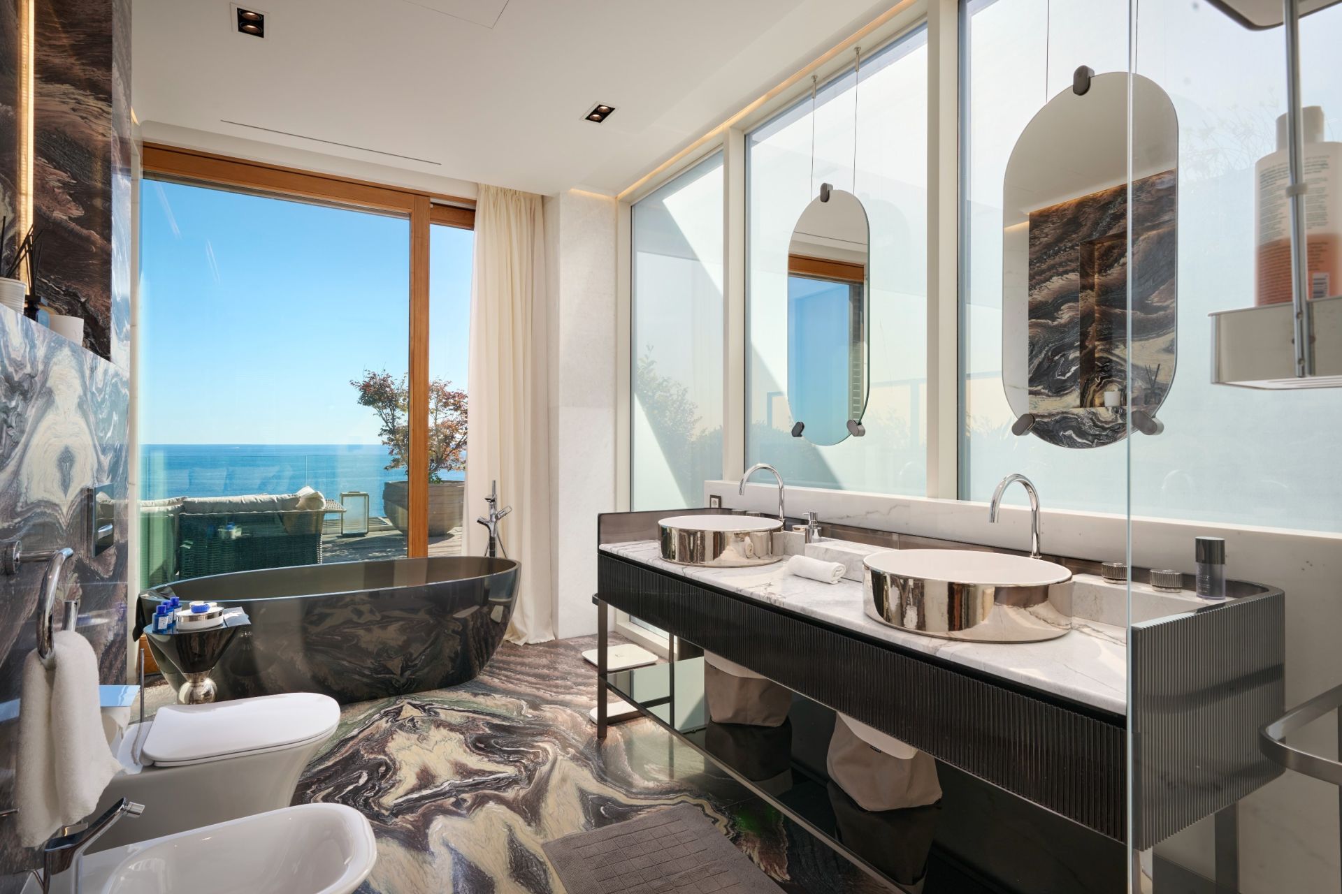 contemporary house 6 Rooms for sale on NICE (06000)