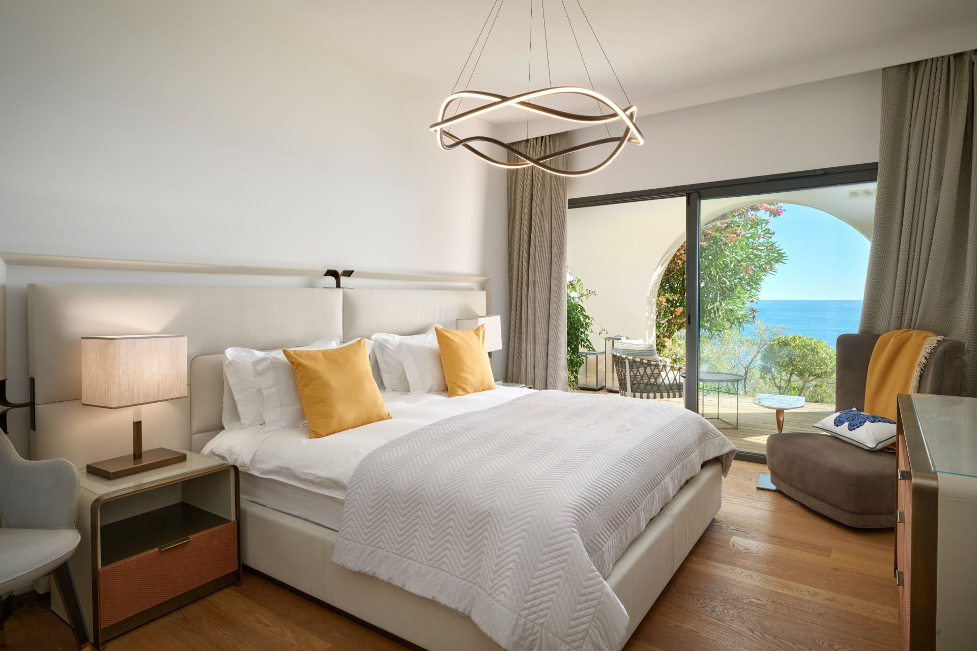 contemporary house 6 Rooms for sale on NICE (06000)
