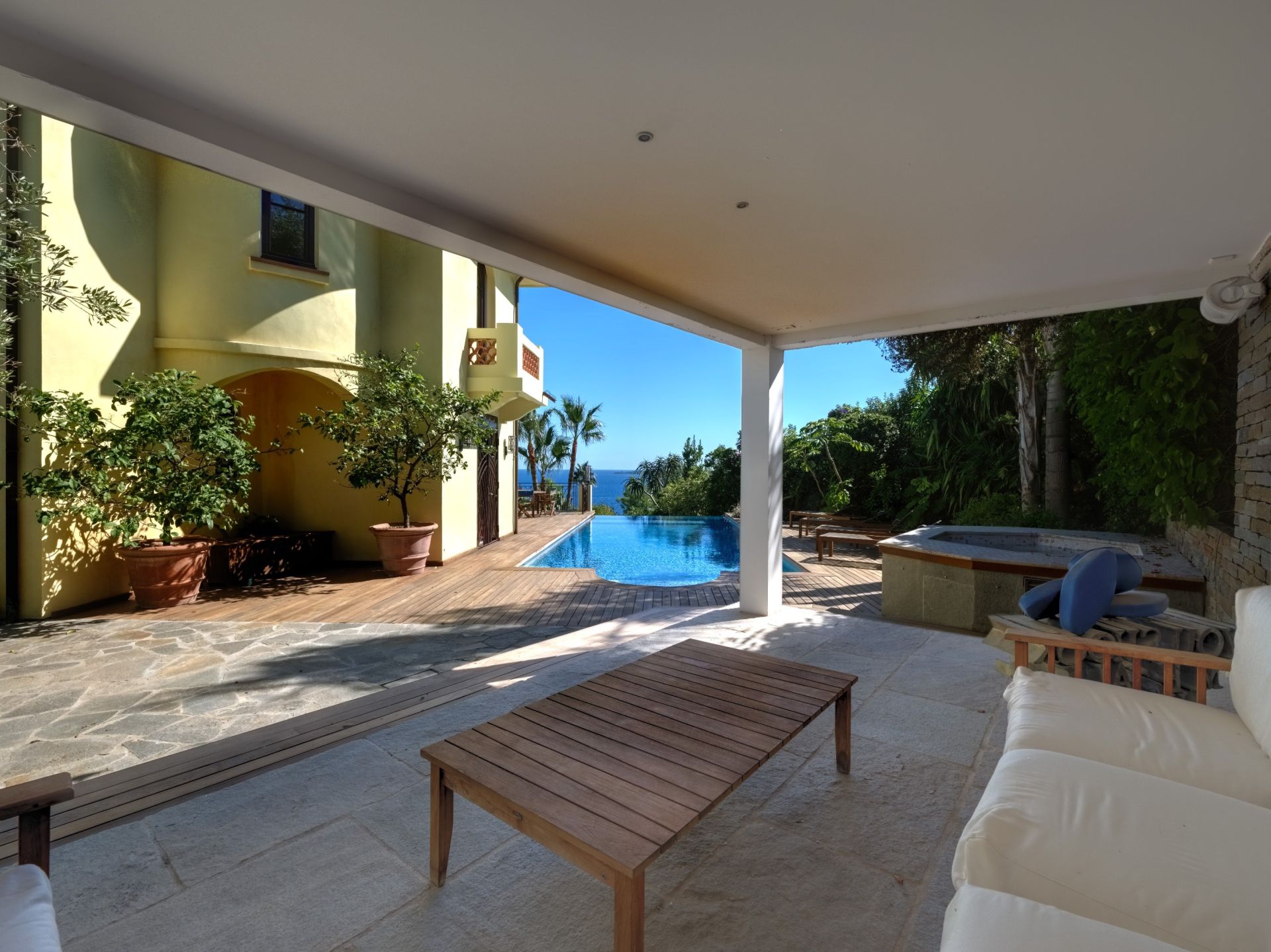 maison de maître 5 Pièces en vente sur VALLAURIS (06220)