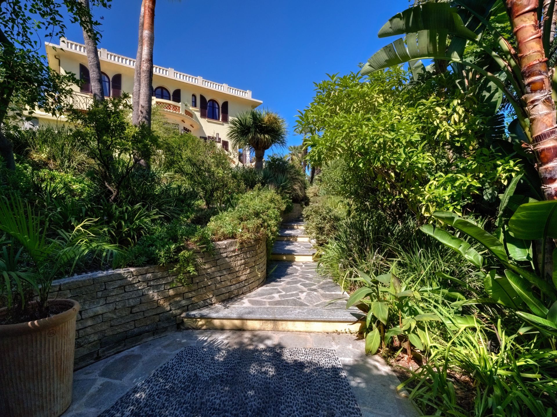 maison de maître 5 Pièces en vente sur VALLAURIS (06220)