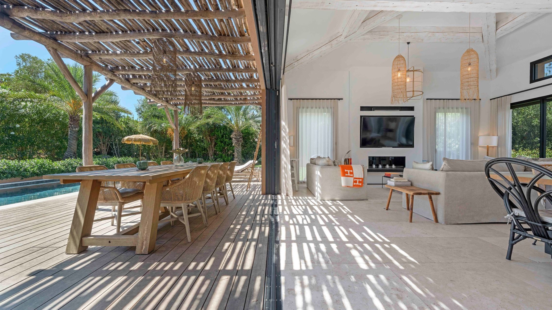 villa 6 Rooms for sale on ST TROPEZ (83990)