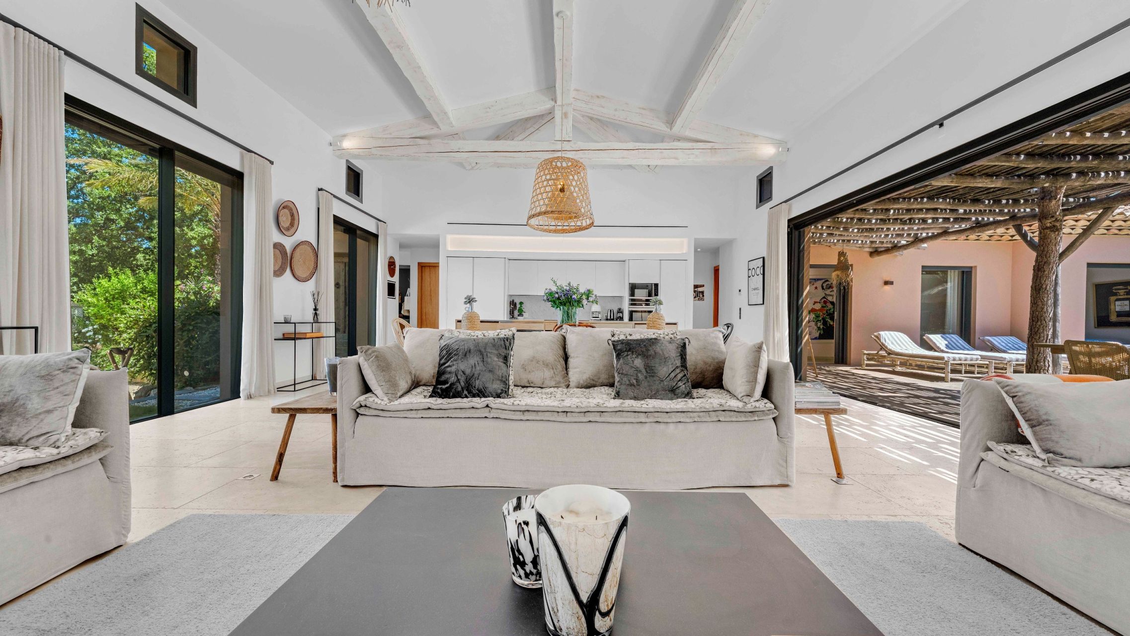 villa 6 Rooms for sale on ST TROPEZ (83990)
