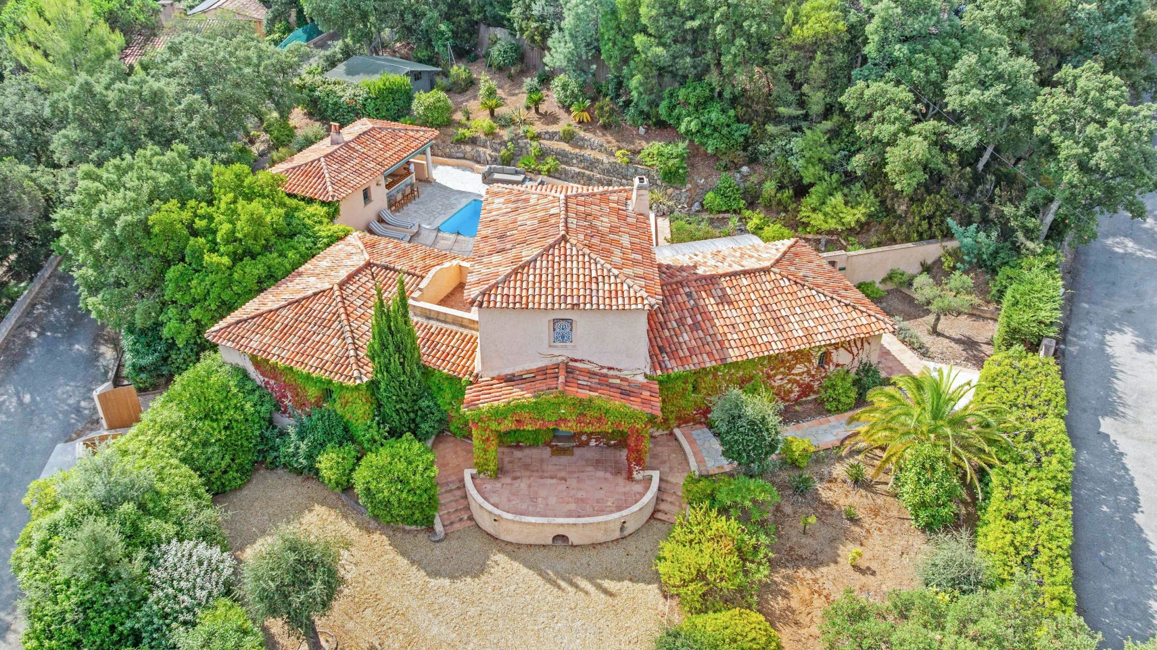 provencal house 6 Rooms for sale on LA CROIX VALMER (83420)
