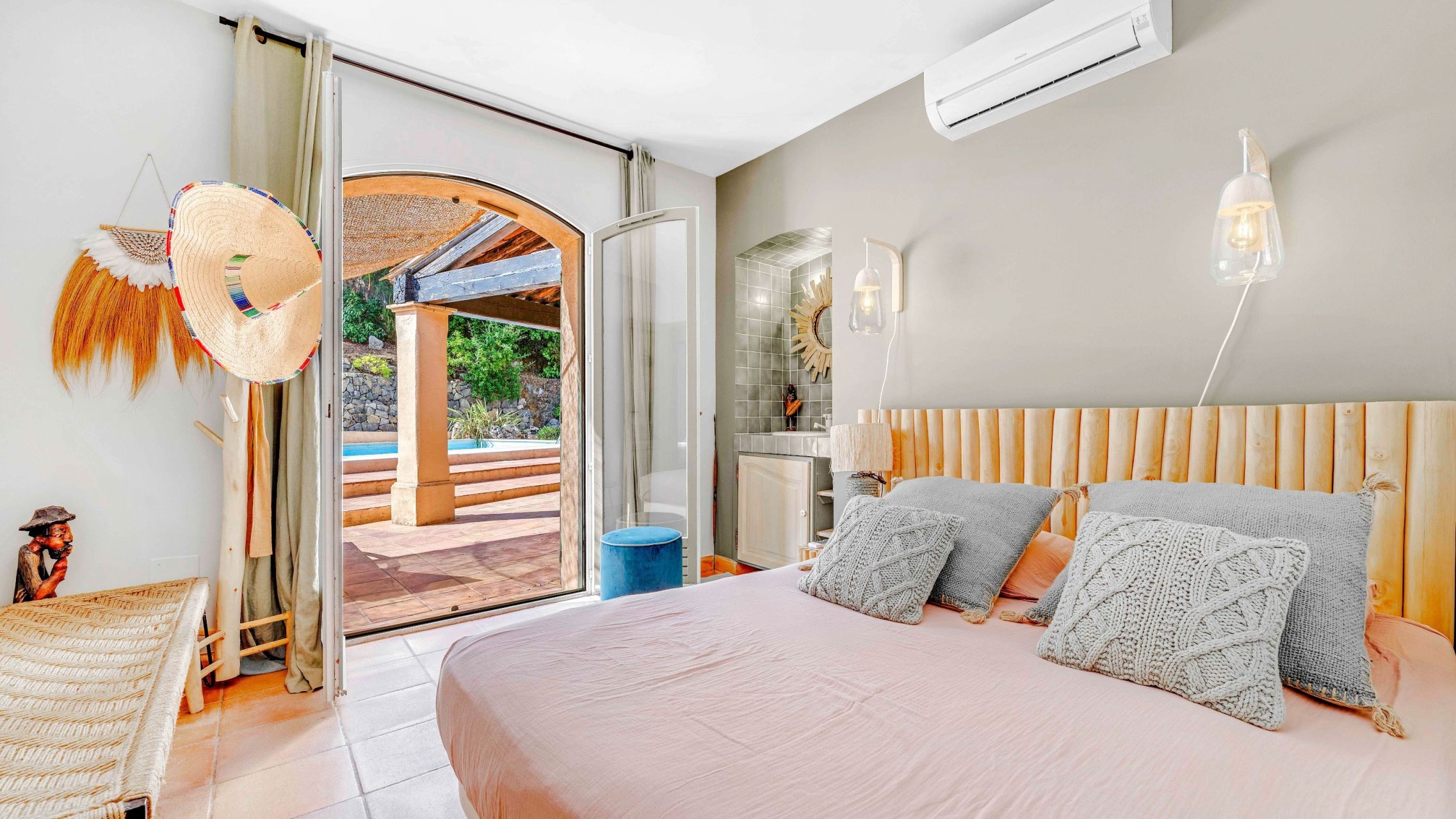 provencal house 6 Rooms for sale on LA CROIX VALMER (83420)