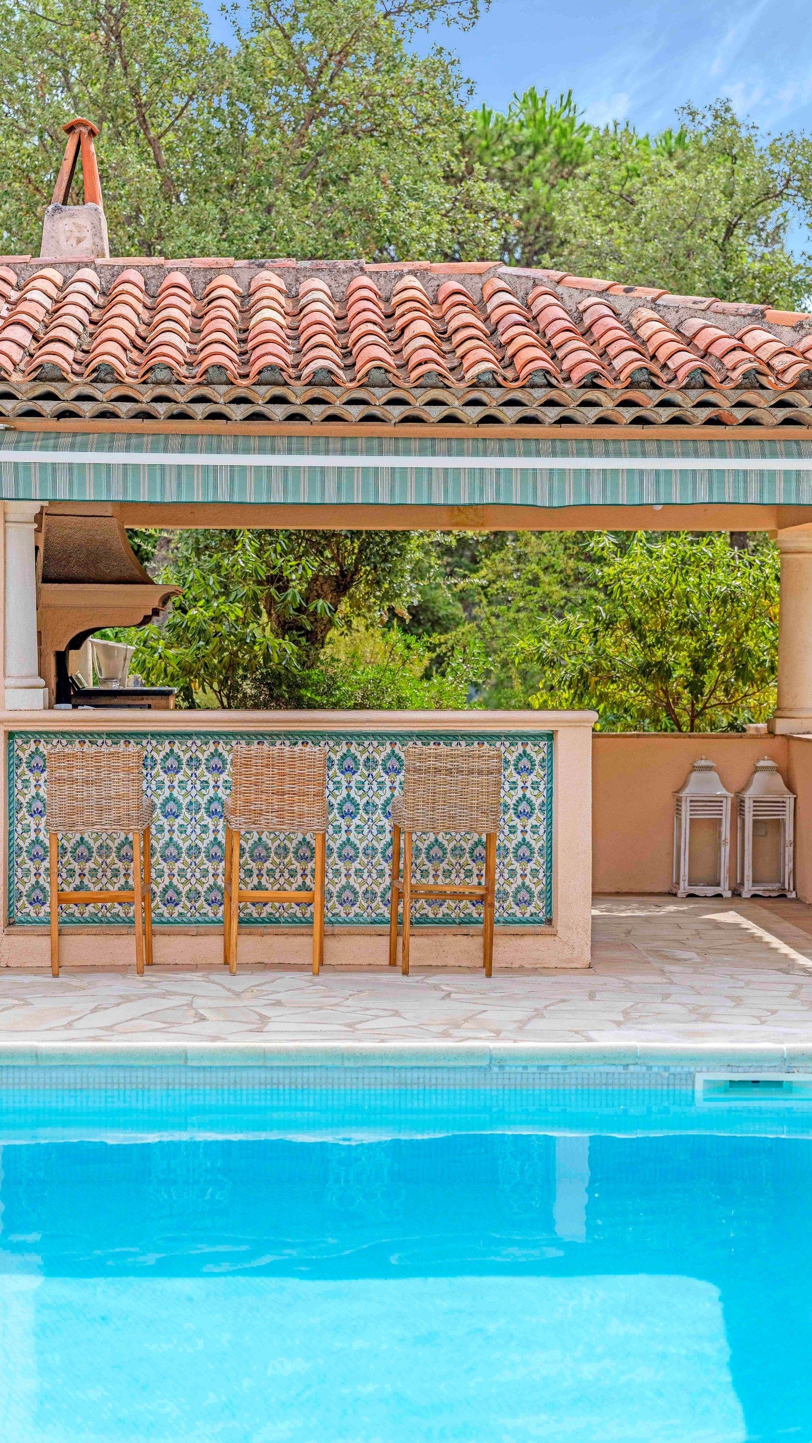 provencal house 6 Rooms for sale on LA CROIX VALMER (83420)