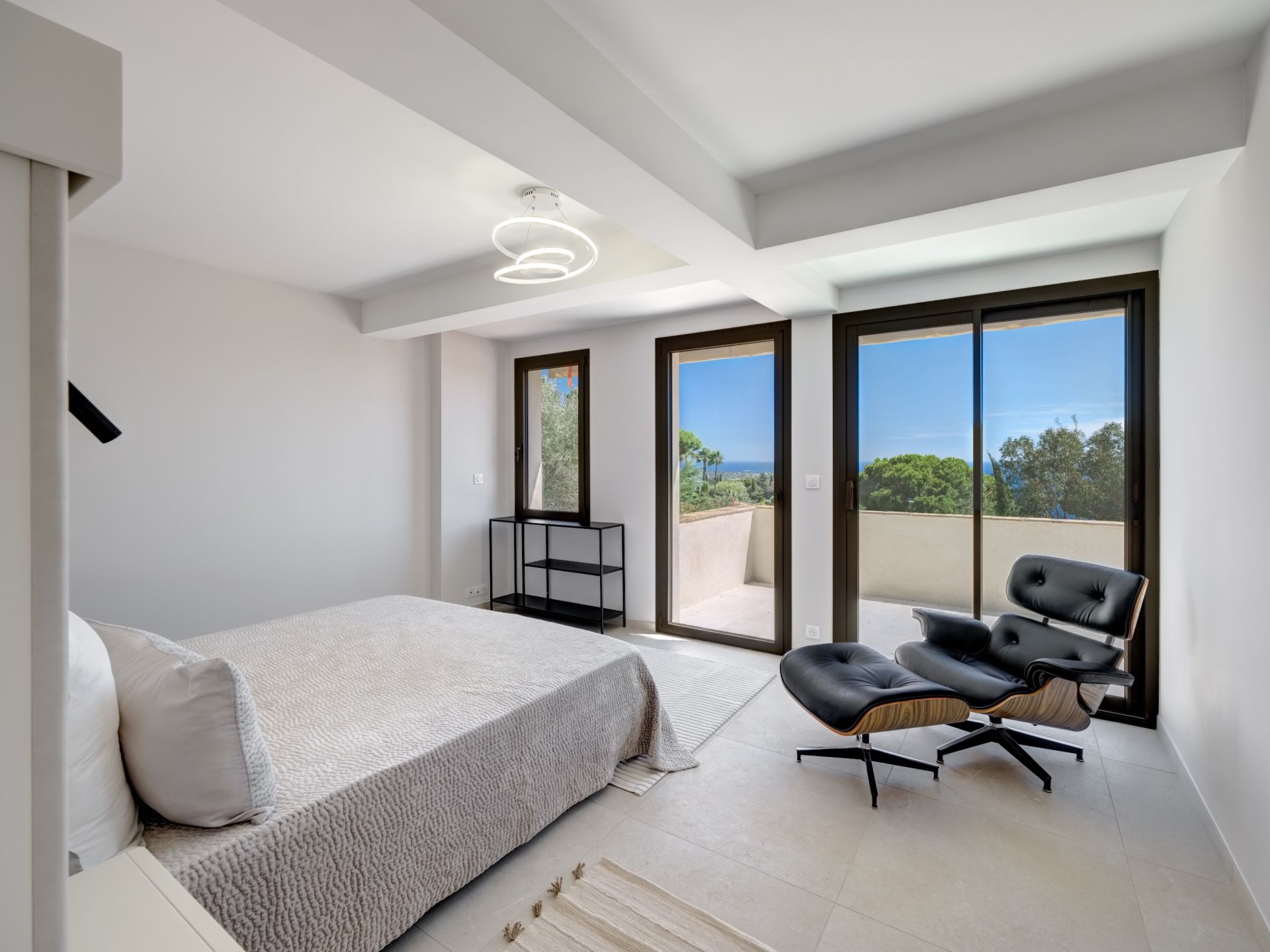 villa 4 Pièces en vente sur VALLAURIS (06220)