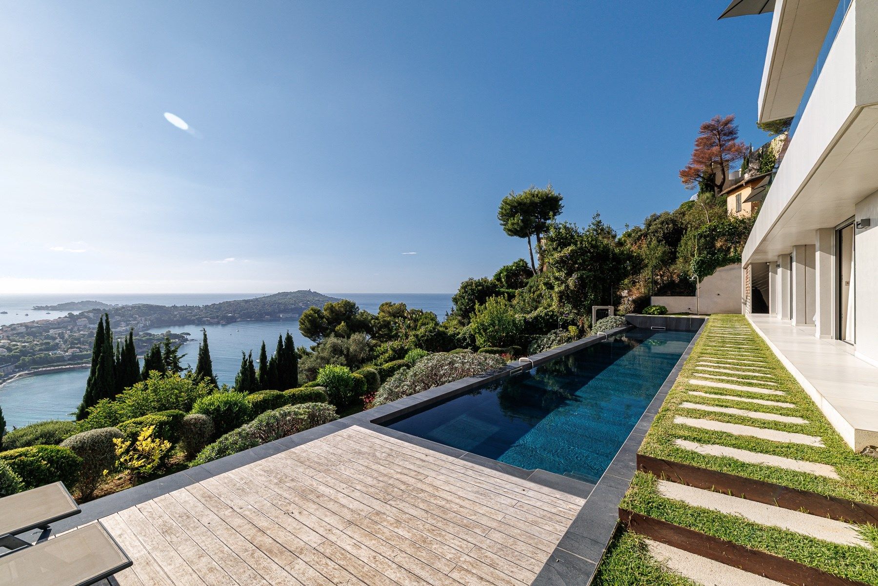 maison contemporaine 8 Pièces en vente sur VILLEFRANCHE SUR MER (06230)