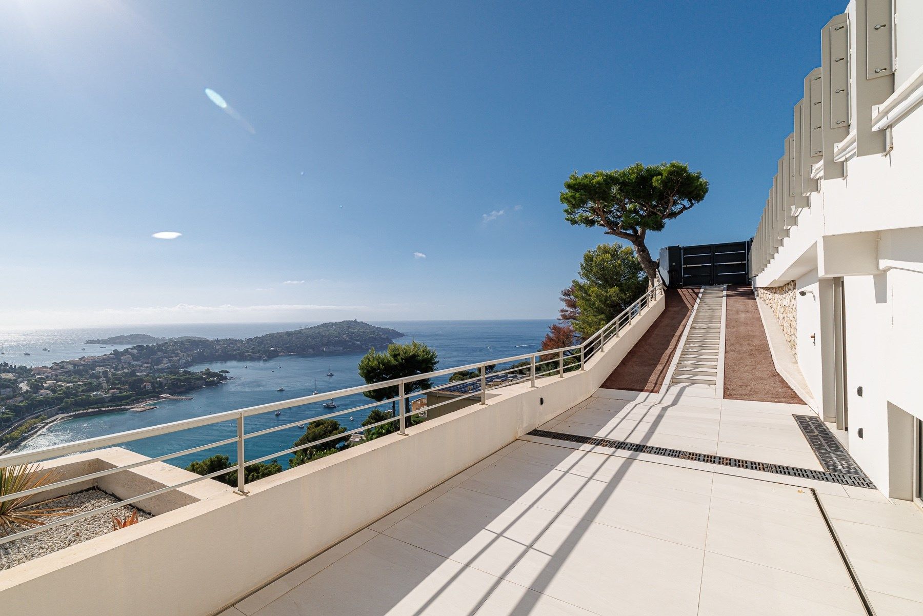 maison contemporaine 8 Pièces en vente sur VILLEFRANCHE SUR MER (06230)