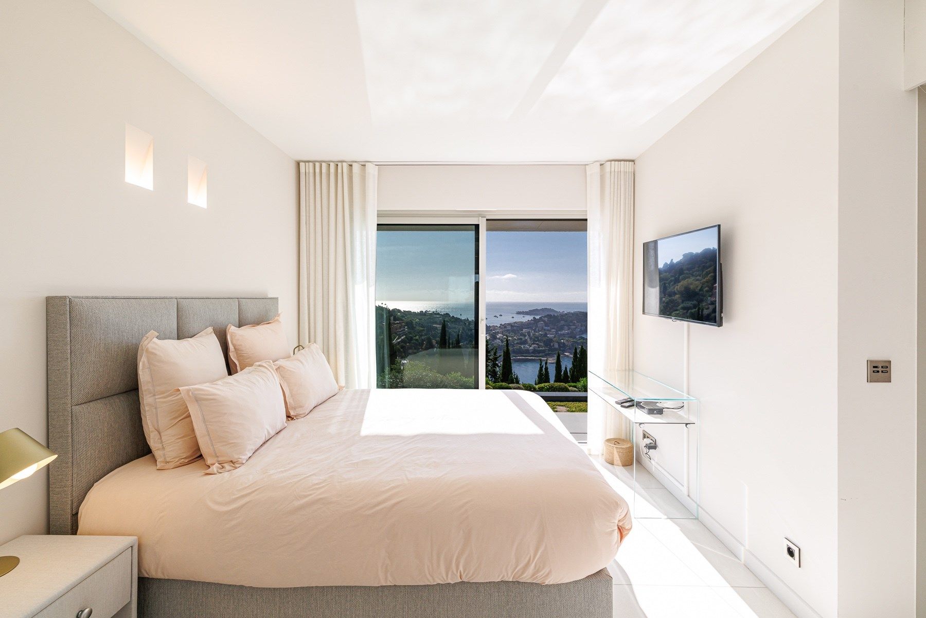 maison contemporaine 8 Pièces en vente sur VILLEFRANCHE SUR MER (06230)