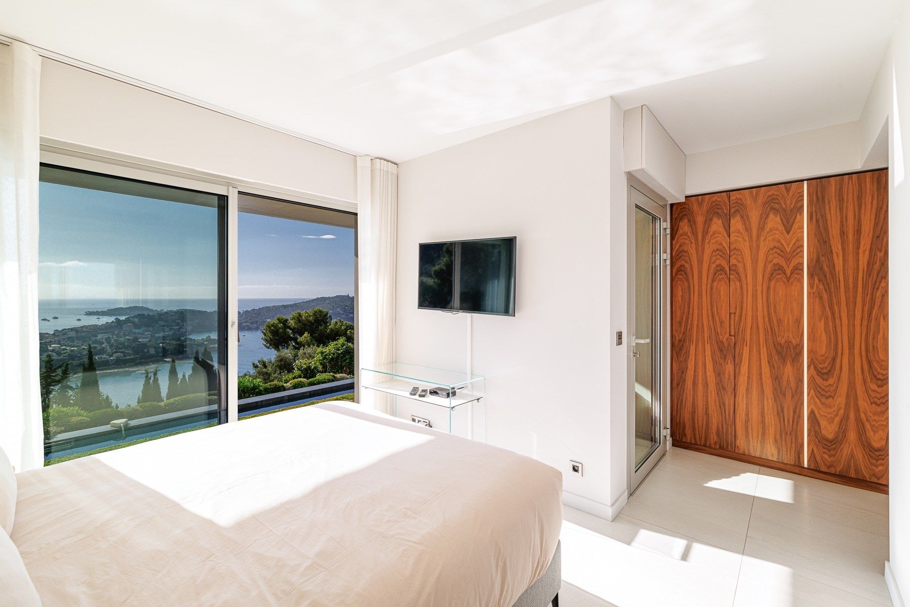 contemporary house 8 Rooms for sale on VILLEFRANCHE SUR MER (06230)