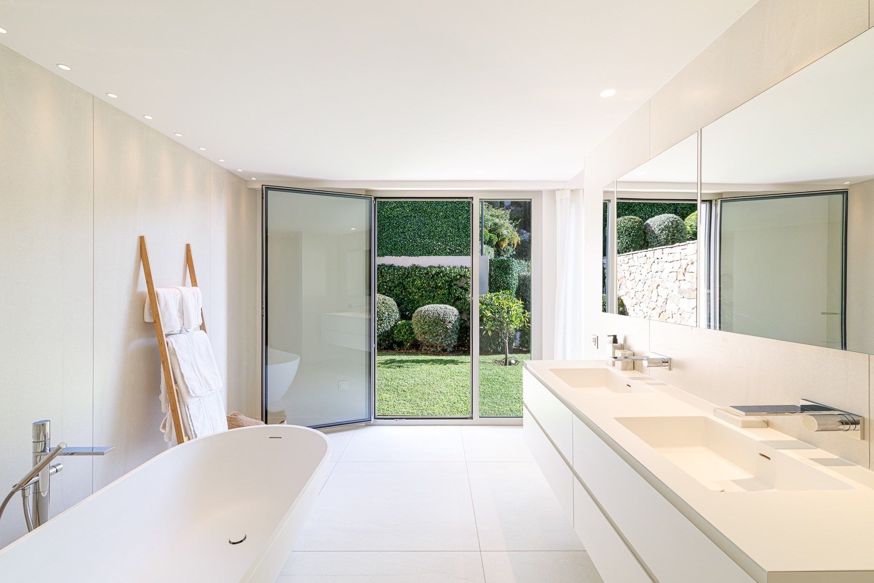 contemporary house 8 Rooms for sale on VILLEFRANCHE SUR MER (06230)
