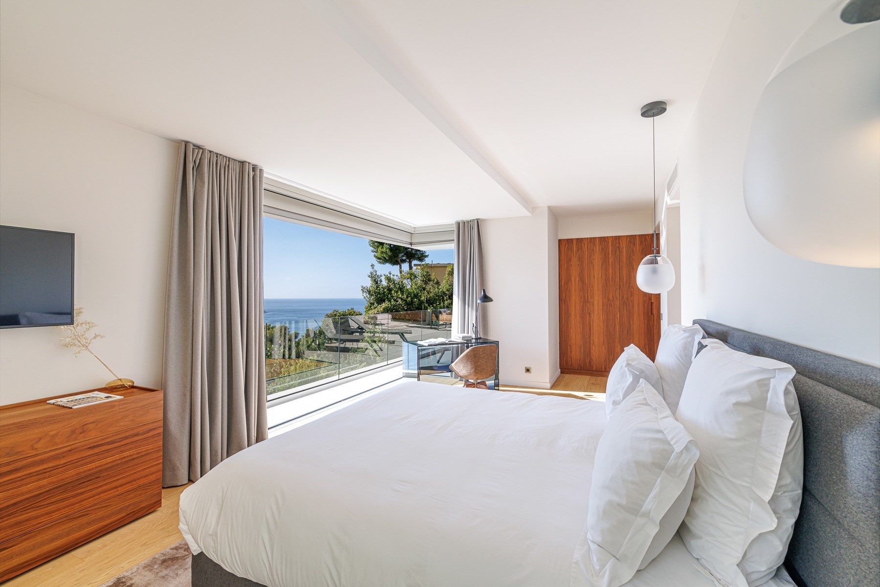 contemporary house 8 Rooms for sale on VILLEFRANCHE SUR MER (06230)