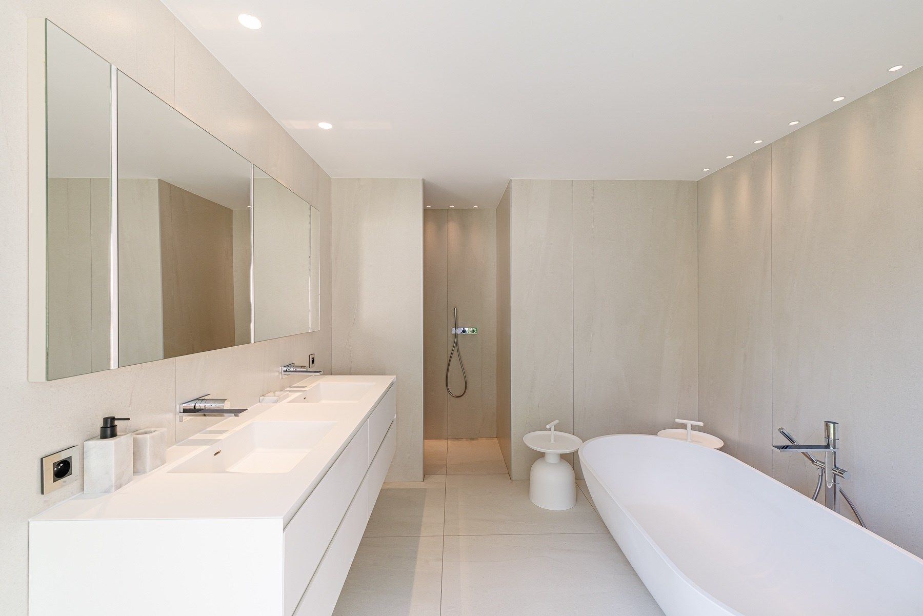 contemporary house 8 Rooms for sale on VILLEFRANCHE SUR MER (06230)