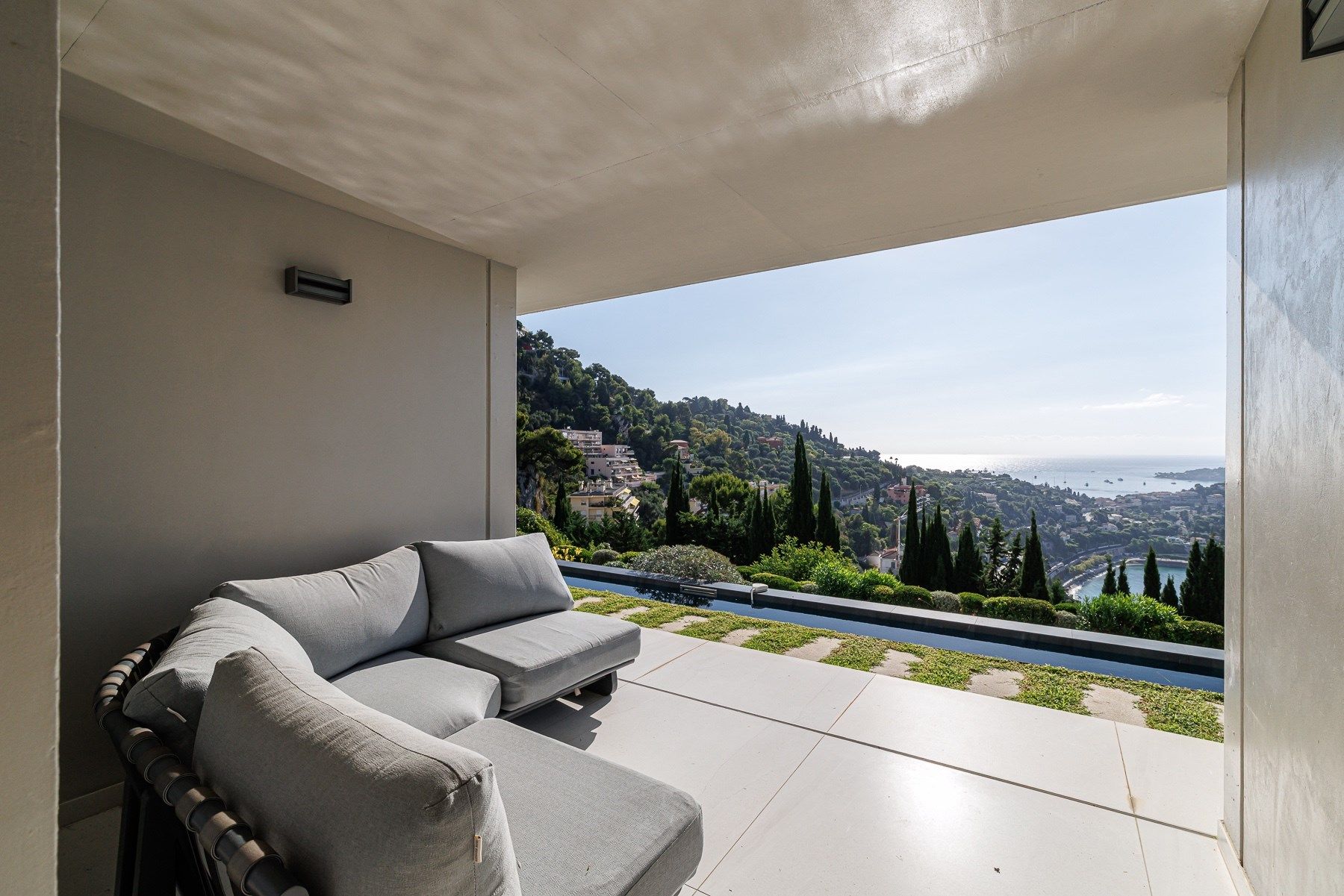 maison contemporaine 8 Pièces en vente sur VILLEFRANCHE SUR MER (06230)