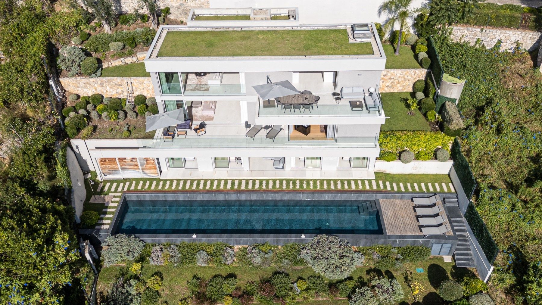 contemporary house 8 Rooms for sale on VILLEFRANCHE SUR MER (06230)
