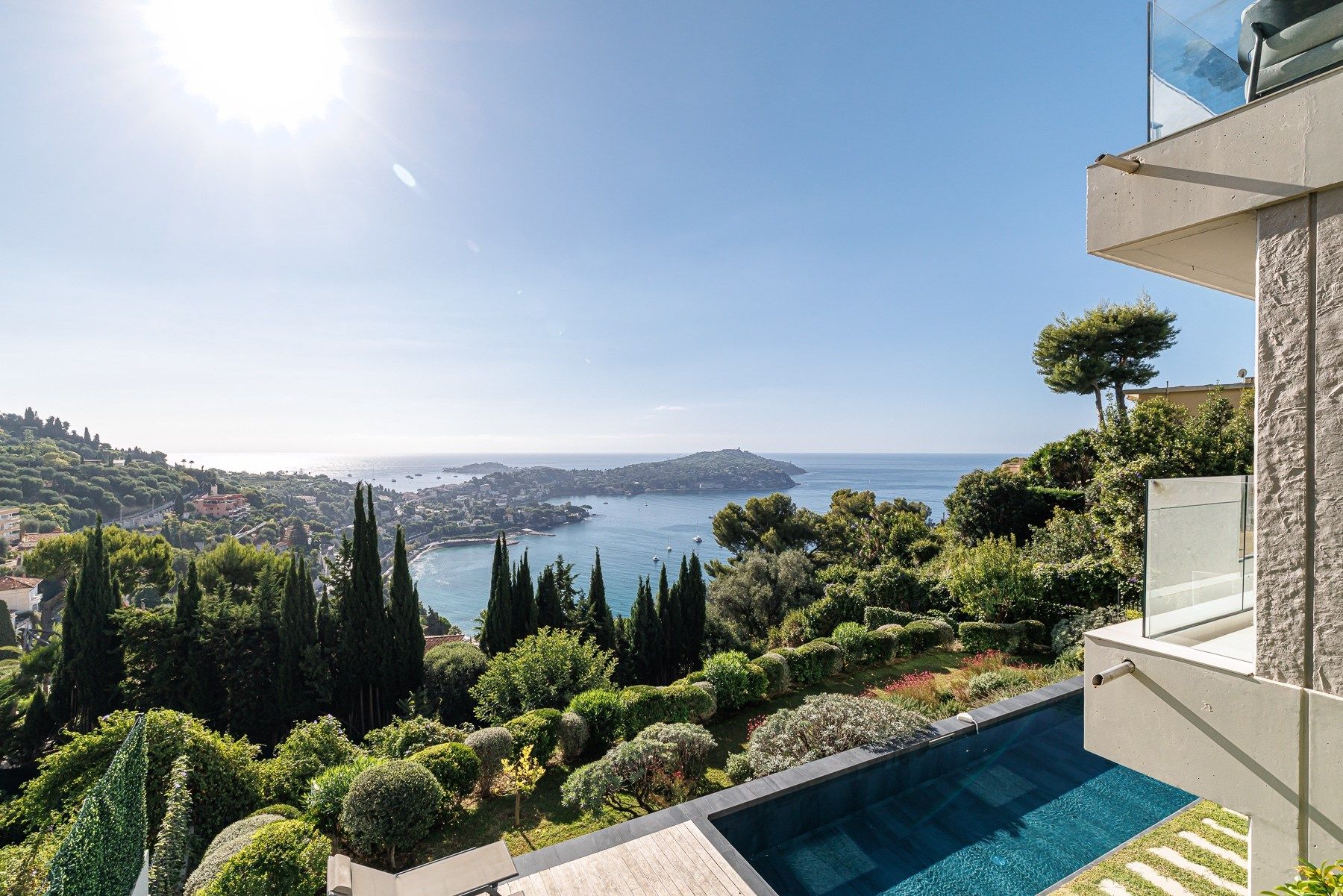 maison contemporaine 8 Pièces en vente sur VILLEFRANCHE SUR MER (06230)