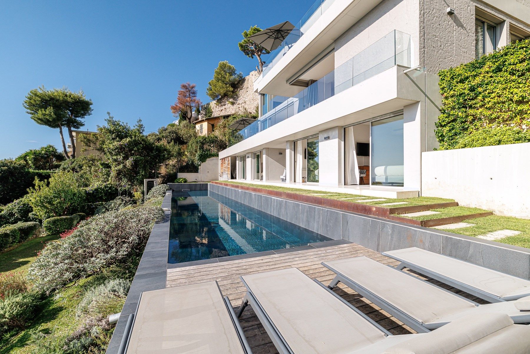 maison contemporaine 8 Pièces en vente sur VILLEFRANCHE SUR MER (06230)