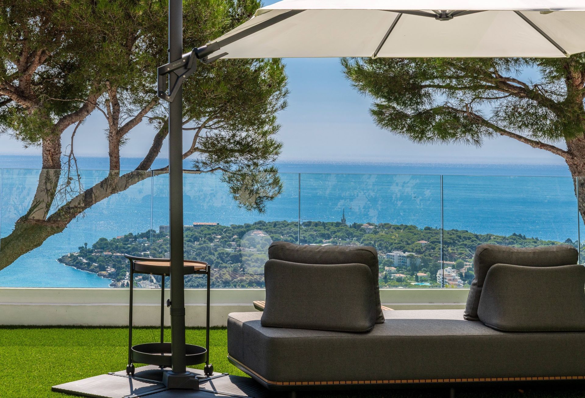 contemporary house 6 Rooms for sale on ROQUEBRUNE CAP MARTIN (06190)