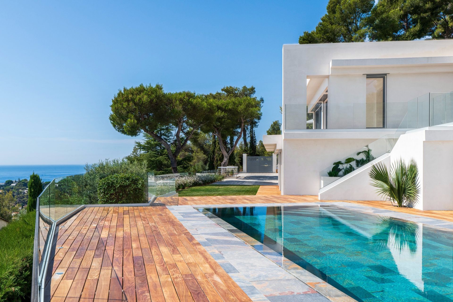 contemporary house 6 Rooms for sale on ROQUEBRUNE CAP MARTIN (06190)