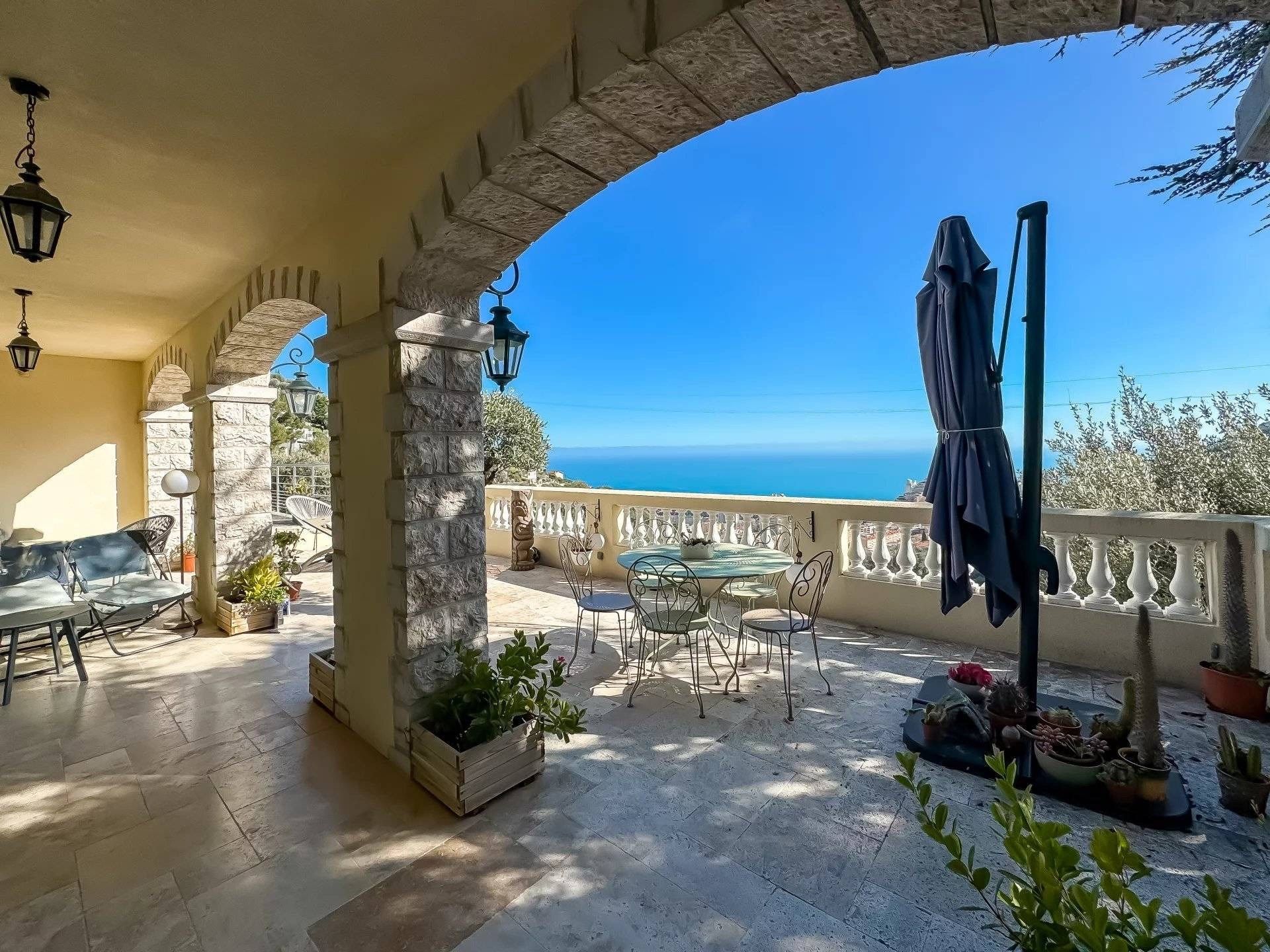 villa 4 Rooms for sale on LA TURBIE (06320)