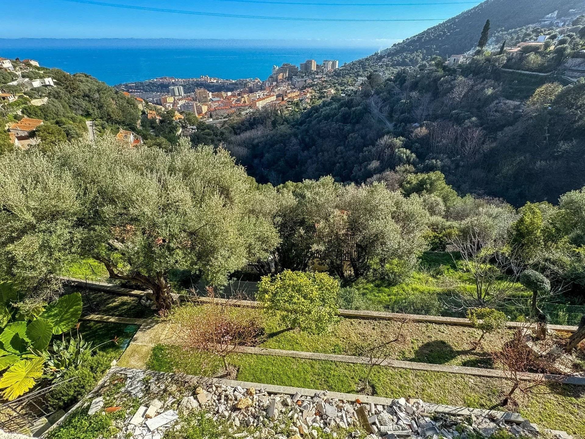 villa 4 Rooms for sale on LA TURBIE (06320)