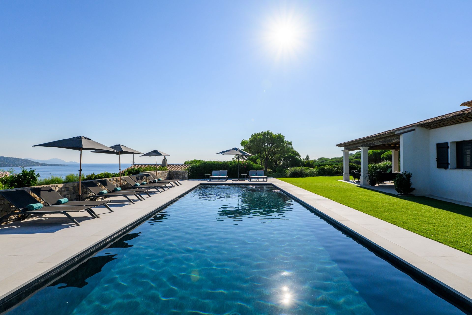 maison contemporaine 12 Pièces en vente sur STE MAXIME (83120)