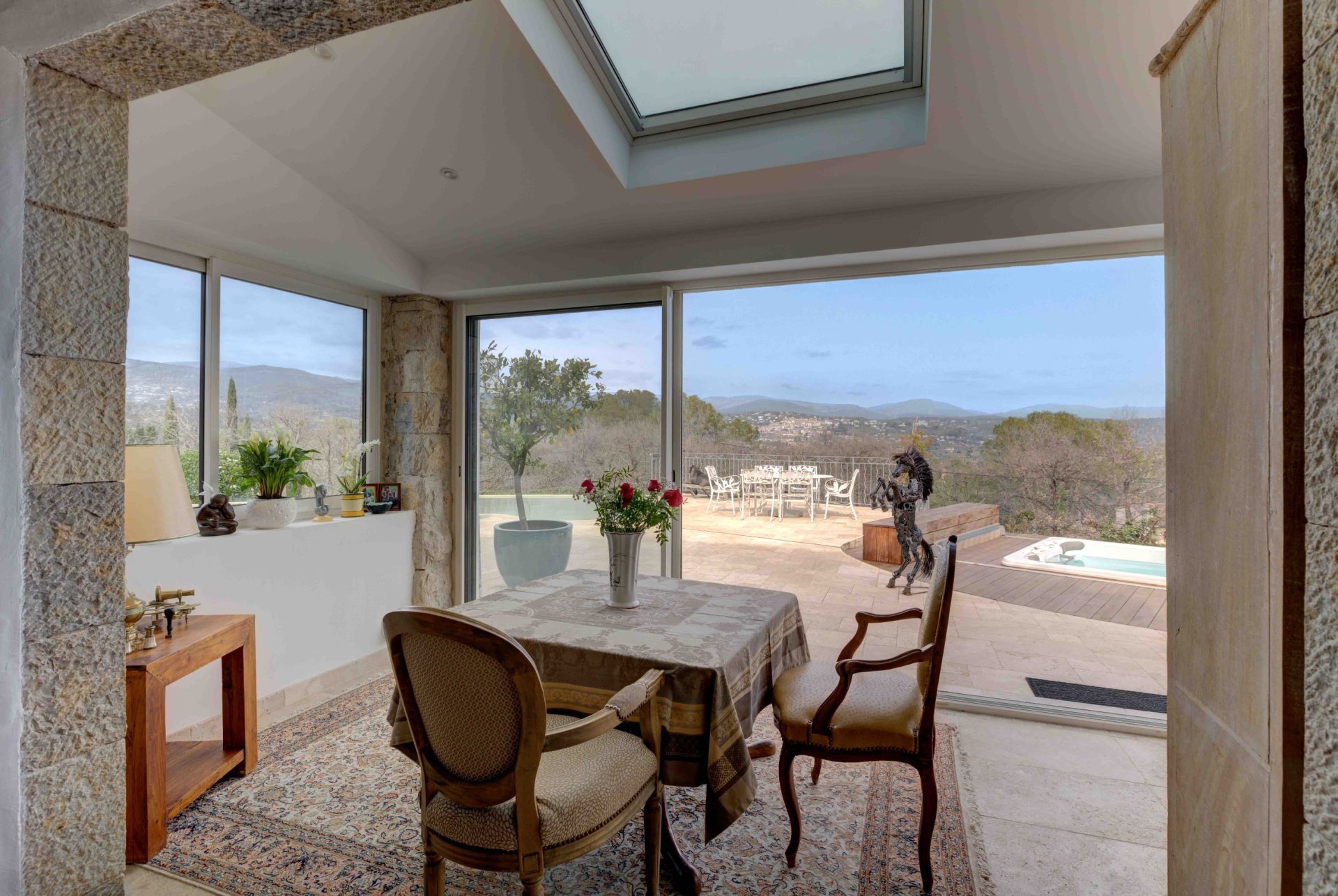 villa 6 Rooms for sale on FAYENCE (83440)