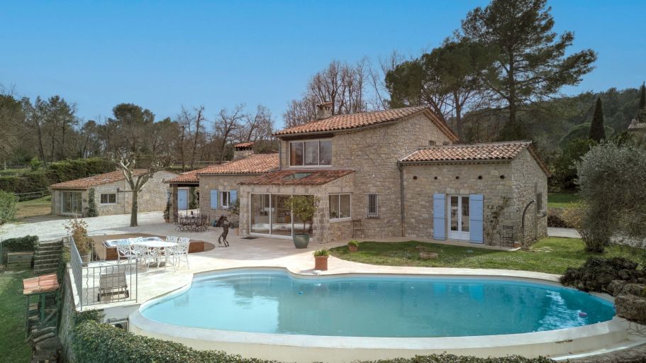 villa 6 Rooms for sale on FAYENCE (83440)