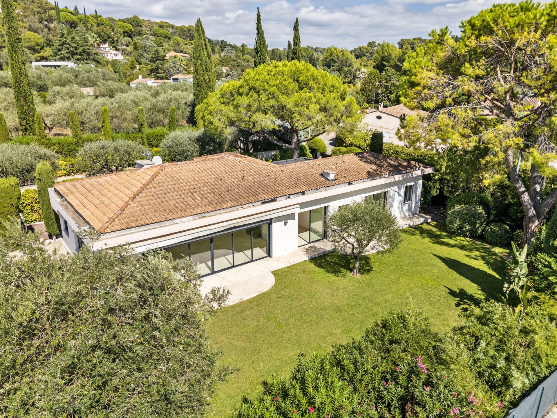 maison contemporaine 4 Pièces en vente sur MOUGINS (06250)