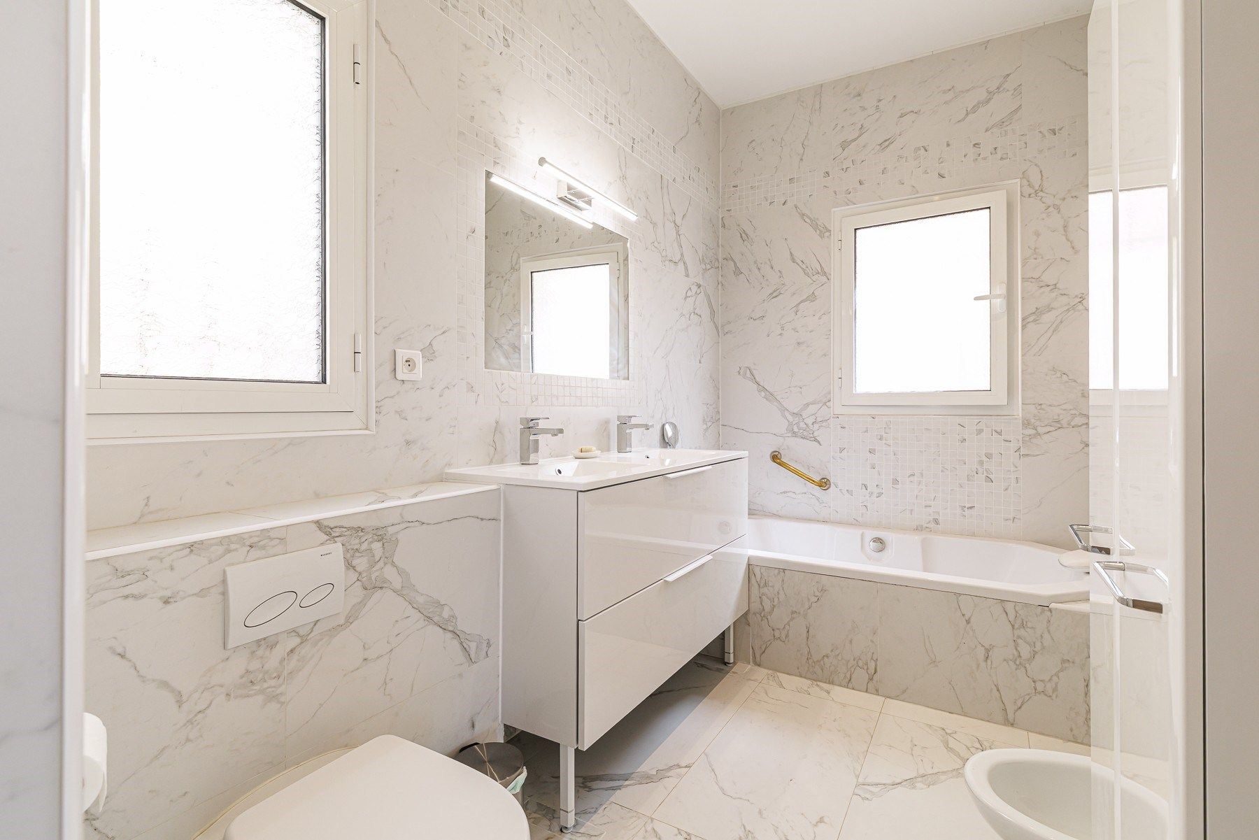 villa 7 Rooms for sale on CAGNES SUR MER (06800)