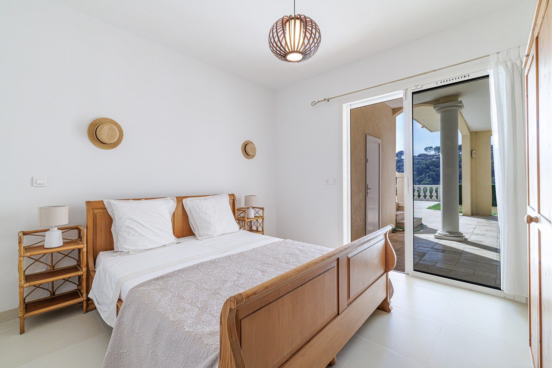 villa 7 Rooms for sale on CAGNES SUR MER (06800)