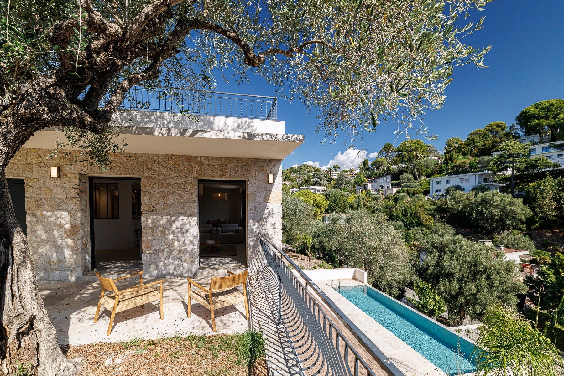 contemporary house 6 Rooms for sale on NICE (06000)