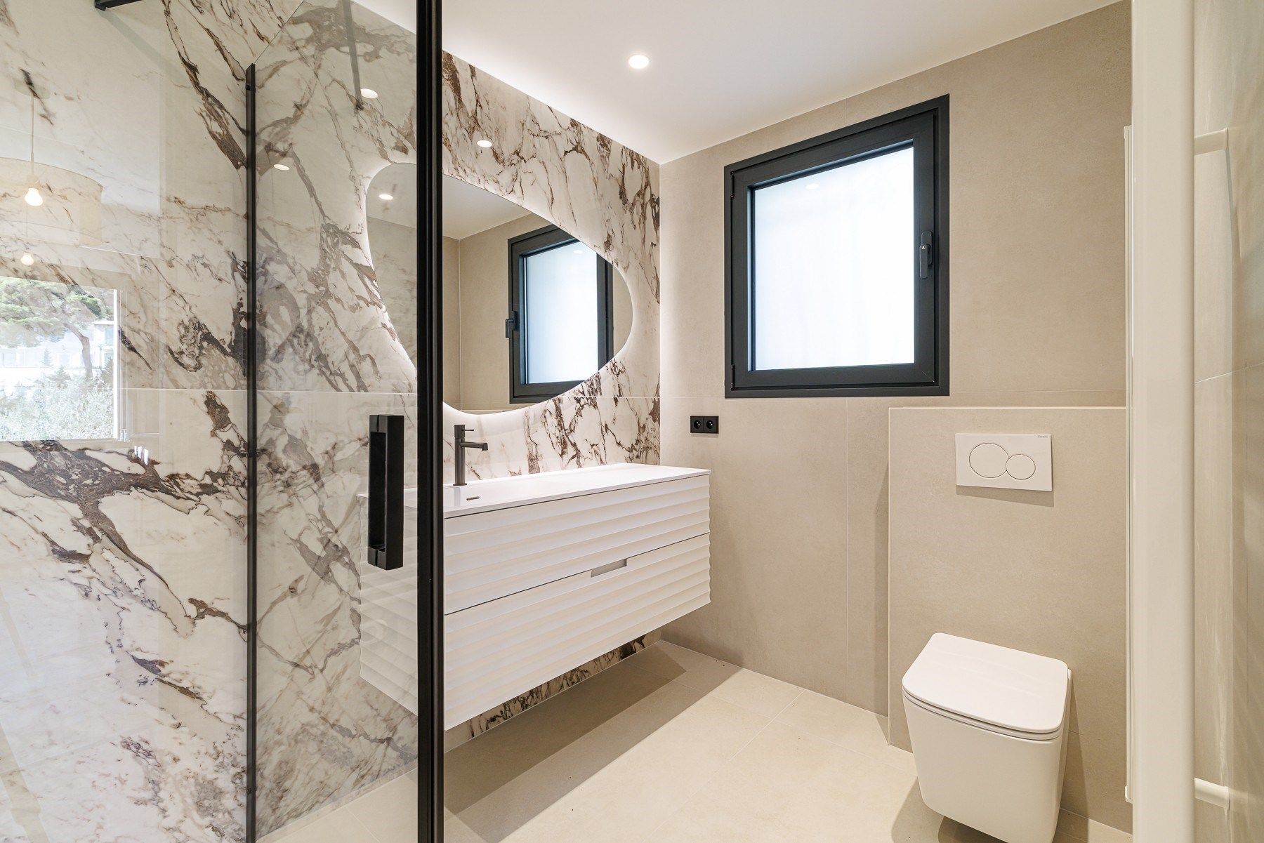 contemporary house 6 Rooms for sale on NICE (06000)